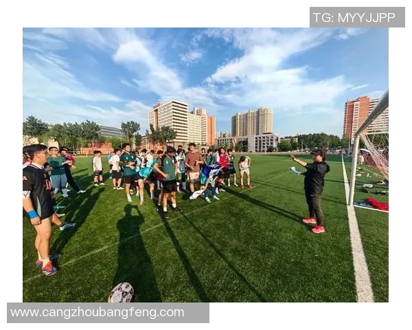 中国足球解说员解读国际球星精彩瞬间 独特视角下的激情与智慧